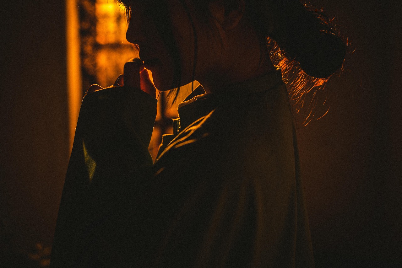 Ombre sensuelle de femme — féminité exacerbée